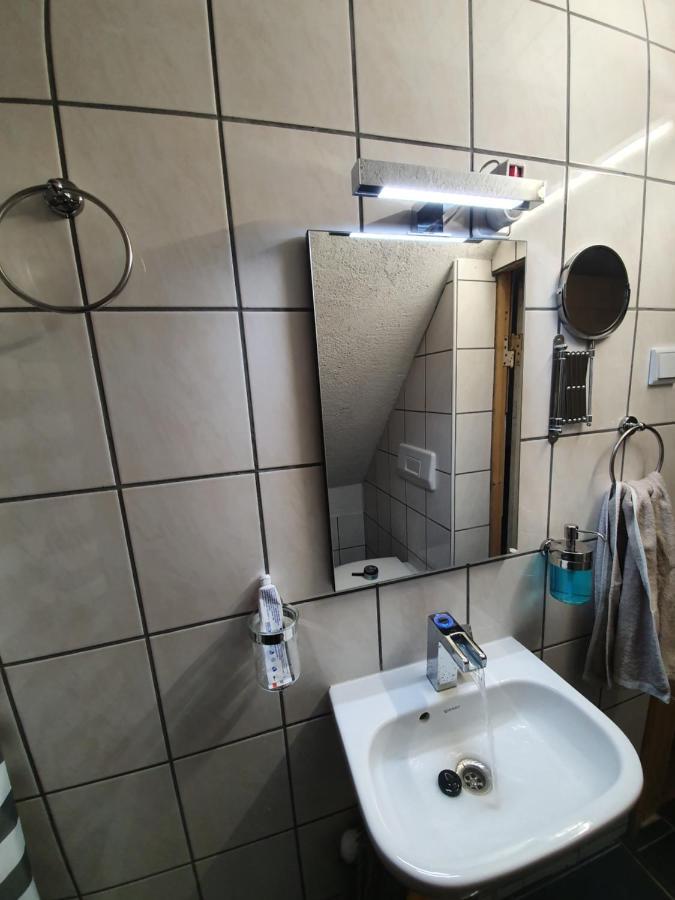 Dachgeschosswohnung In Neumuenster 2 Zimmer Экстерьер фото