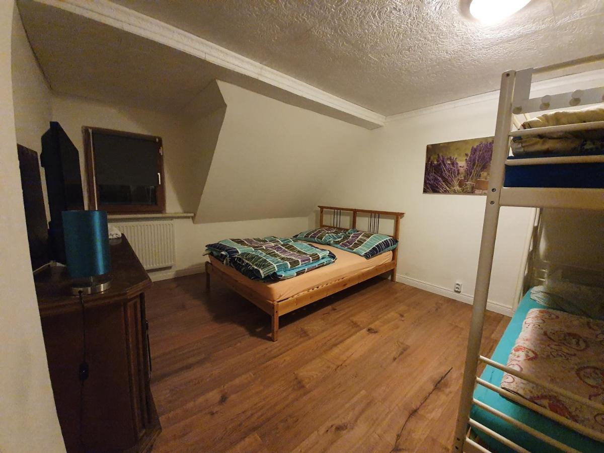 Dachgeschosswohnung In Neumuenster 2 Zimmer Экстерьер фото